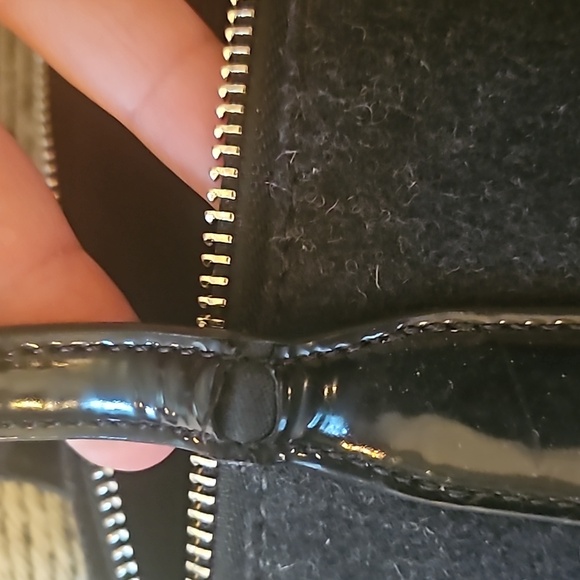 AUTHENTIC VINTAGE COACH WOOL HANDBAG WITH PATENT LEATHER HANDLE AND BOW - Picture 7 of 9